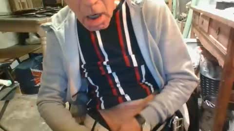 Snapshot of anthonyxxaa chatting on 12/15/25, 05:17 anthonyxxaa online show from 12/15/25, 05:17