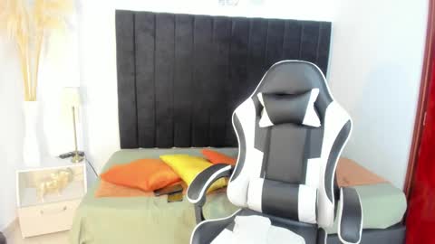 Snapshot of anthoy_wayans chatting on 11/06/25, 12:33 online show from 11/06/25, 12:33