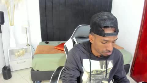 Snapshot of anthoy_wayans chatting on 11/12/25, 11:58 online show from 11/12/25, 11:58