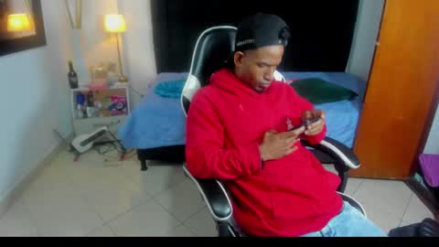 Snapshot of anthoy_wayans chatting on 02/16/26, 12:18 online show from 02/16/26, 12:18