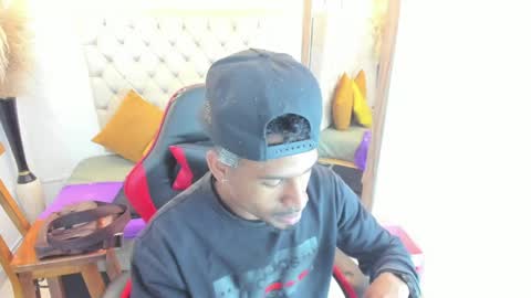 Snapshot of anthoy_wayans chatting on 04/15/26, 10:10 online show from 04/15/26, 10:10