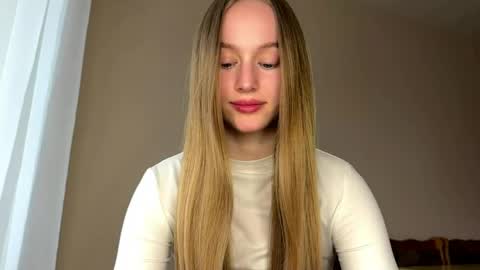 Snapshot of antionettepulgarin chatting on 05/15/26, 03:30 Viktoria online show from 05/15/26, 03:30