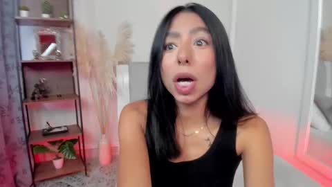 Snapshot of antonelabella chatting on 09/18/25, 03:14 Antonela online show from 09/18/25, 03:14