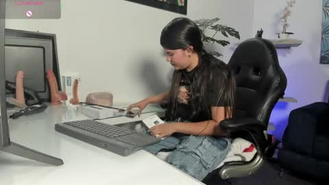   online show from 04/08/26, 07:36