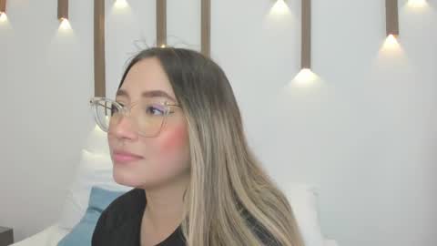 A N T O N E L L A  online show from 02/04/25, 06:06