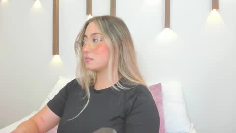 A N T O N E L L A  online show from 02/11/25, 03:40