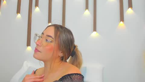 A N T O N E L L A  online show from 02/18/25, 06:15