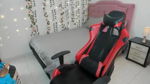 Snapshot of antonella_heinz_ chatting on 03/26/26, 06:13 Antonella online show from 03/26/26, 06:13