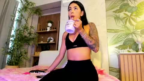 Snapshot of antonella_rossi24 chatting on 04/30/26, 08:04 Antonella Rossi online show from 04/30/26, 08:04