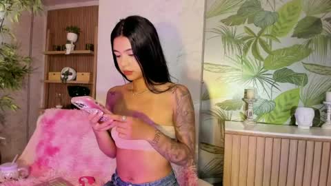 Snapshot of antonella_rossi24 chatting on 05/24/26, 02:11 Antonella Rossi online show from 05/24/26, 02:11