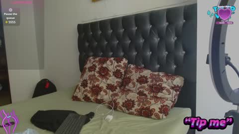 AntonellaAndNoah online show from 12/24/24, 05:23