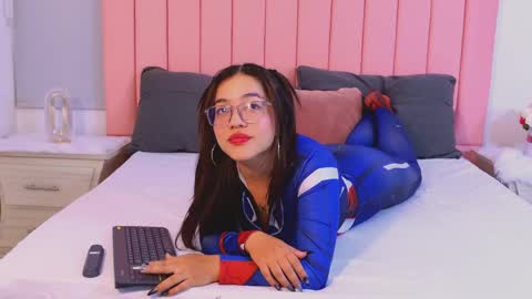 Snapshot of antonellabons chatting on 04/07/26, 12:00 Antonella online show from 04/07/26, 12:00