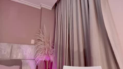 Snapshot of antonellahall_ chatting on 03/25/26, 06:25 AntonellaHall online show from 03/25/26, 06:25