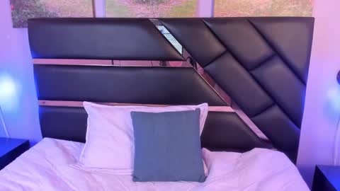 Snapshot of antonellalove_ chatting on 12/13/24, 08:58 My name is Andrea thumb up me please its important online show from 12/13/24, 08:58