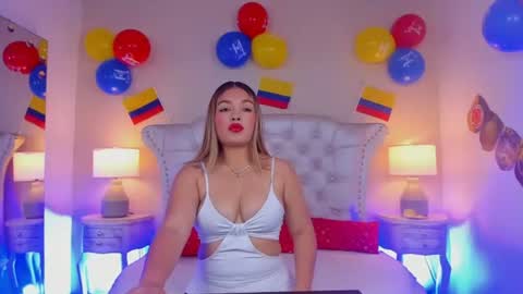 Snapshot of antonellamarchetti_ chatting on 06/17/26, 12:40 Antonella online show from 06/17/26, 12:40