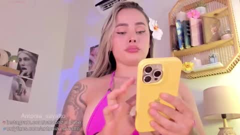 Snapshot of antonia_savatto_ chatting on 11/12/25, 09:14 o ANTO online show from 11/12/25, 09:14