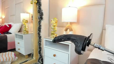 Antonia online show from 01/06/25, 07:45