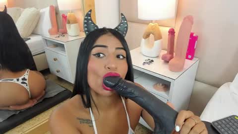 Snapshot of antoniaross chatting on 04/23/26, 12:26 Antonia online show from 04/23/26, 12:26