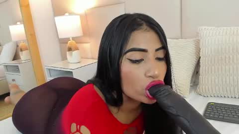 Snapshot of antoniaross chatting on 06/18/26, 12:53 Antonia online show from 06/18/26, 12:53