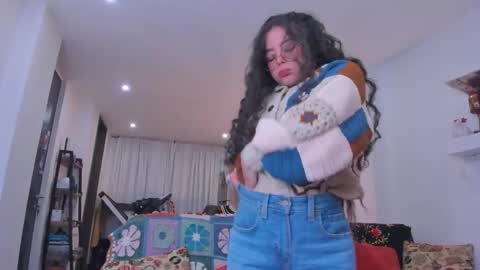 Snapshot of antoniart_ chatting on 02/27/26, 04:01 Antonia online show from 02/27/26, 04:01