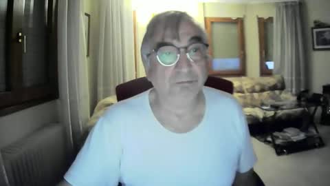 Snapshot of antonio2605 chatting on 12/17/24, 07:15 Antonio online show from 12/17/24, 07:15