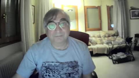 Snapshot of antonio2605 chatting on 12/25/24, 01:42 Antonio online show from 12/25/24, 01:42