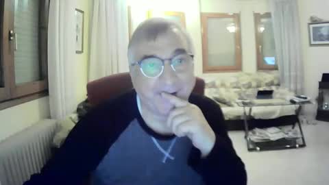 Snapshot of antonio2605 chatting on 02/14/25, 01:13 Antonio online show from 02/14/25, 01:13