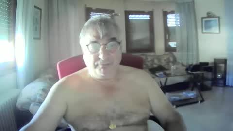 Snapshot of antonio2605 chatting on 10/15/25, 01:55 Antonio online show from 10/15/25, 01:55