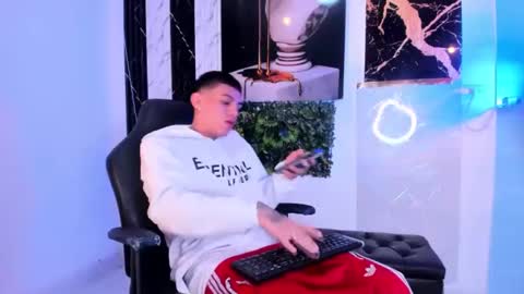 Snapshot of antoniomancinin chatting on 12/04/24, 06:44 brendan and stiiven online show from 12/04/24, 06:44