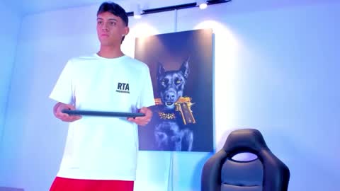 Snapshot of antoniomancinin chatting on 10/23/25, 04:01 brendan and stiiven online show from 10/23/25, 04:01