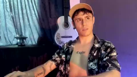 Snapshot of antonnello_ chatting on 11/23/25, 09:47 antonnello_ online show from 11/23/25, 09:47