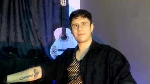 Snapshot of antonnello_ chatting on 11/25/25, 07:52 antonnello_ online show from 11/25/25, 07:52