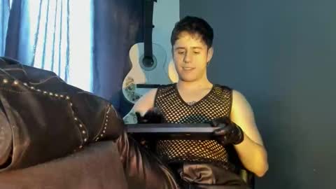 Snapshot of antonnello_ chatting on 12/19/25, 04:14 antonnello_ online show from 12/19/25, 04:14