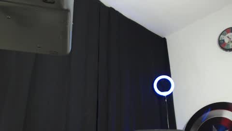 Snapshot of antonywebb94 chatting on 02/02/25, 02:27 Instagram miguelangel1802 online show from 02/02/25, 02:27