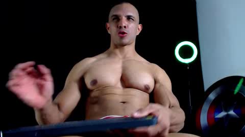 Snapshot of antonywebb94 chatting on 09/25/25, 05:11 Instagram miguelangel1802 online show from 09/25/25, 05:11