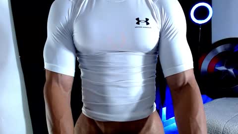 Snapshot of antonywebb94 chatting on 11/25/25, 05:13 Instagram miguelangel1802 online show from 11/25/25, 05:13