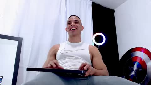 Instagram miguelangel1802  online show from 05/08/26, 01:55