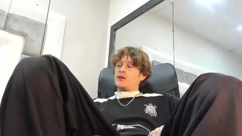 Snapshot of antthony_kings chatting on 10/10/25, 08:08 Anthony King online show from 10/10/25, 08:08