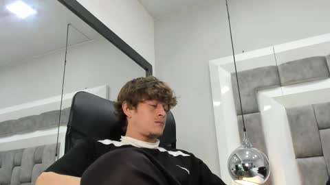 Snapshot of antthony_kings chatting on 10/12/25, 07:57 Anthony King online show from 10/12/25, 07:57