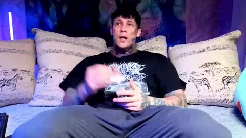 Tom online show from 12/18/25, 06:52