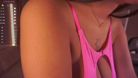 Snapshot of anuricbriny chatting on 10/01/25, 08:59 Sunday - start 0400 PM GMT -4 online show from 10/01/25, 08:59