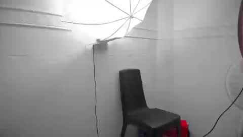 Snapshot of anya_burke chatting on 11/19/25, 03:39 anya_burke online show from 11/19/25, 03:39