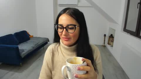 Snapshot of anya_evy chatting on 12/23/25, 04:43 Anya online show from 12/23/25, 04:43