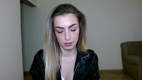 Snapshot of anyamurr chatting on 04/17/26, 08:45 Anya online show from 04/17/26, 08:45