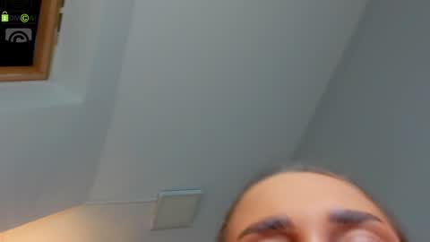 Snapshot of anyarayne chatting on 11/08/25, 01:22 Anya online show from 11/08/25, 01:22