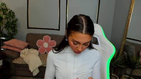 Snapshot of anyarayne chatting on 03/28/26, 01:43 Anya online show from 03/28/26, 01:43