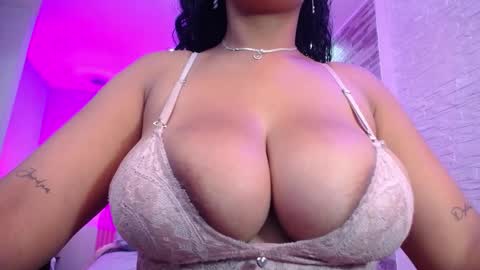 Snapshot of anyelaevansx chatting on 02/01/25, 02:02 Anyela online show from 02/01/25, 02:02