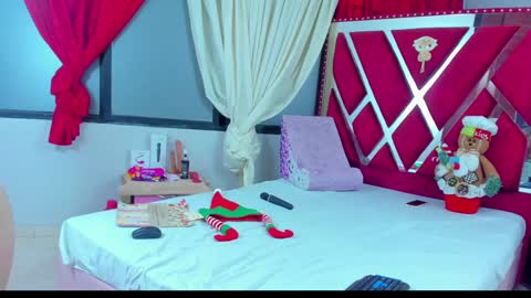 Anyela  online show from 12/12/24, 07:41