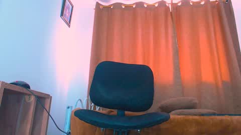 Snapshot of anyelo_15 chatting on 02/01/25, 04:44 angel online show from 02/01/25, 04:44