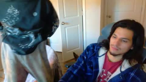 Snapshot of apachewithawebcam chatting on 12/22/25, 09:23 ApacheWithWebcam online show from 12/22/25, 09:23